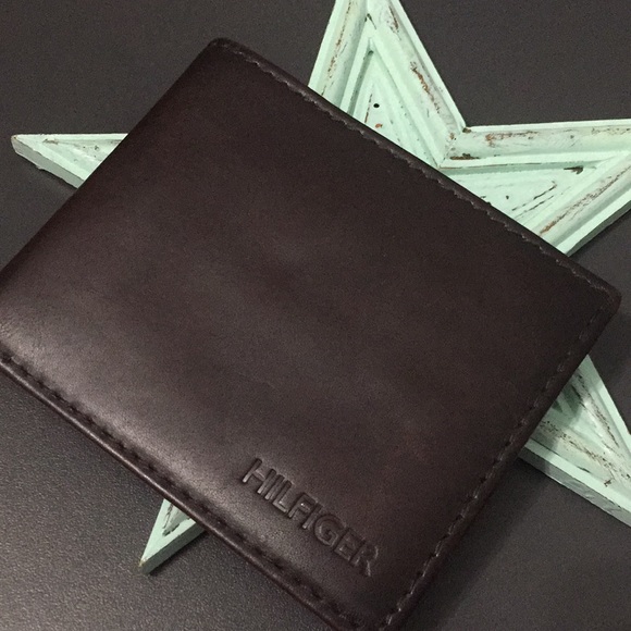 💗Tommy Hilfiger Wallet - Picture 1 of 8